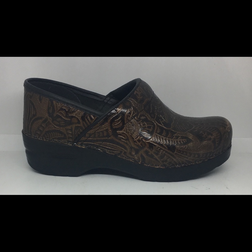 Dansko Brown Leather Work Clogs Women’s 38 / 7.5-8